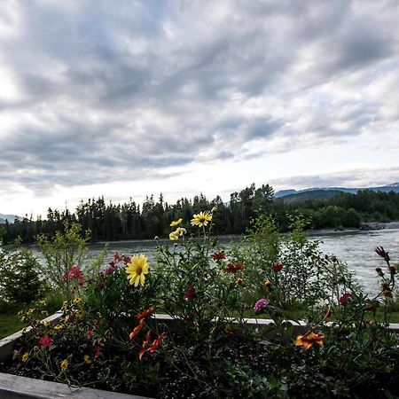 Skeena River House Bed & Breakfast Terrace Exterior photo