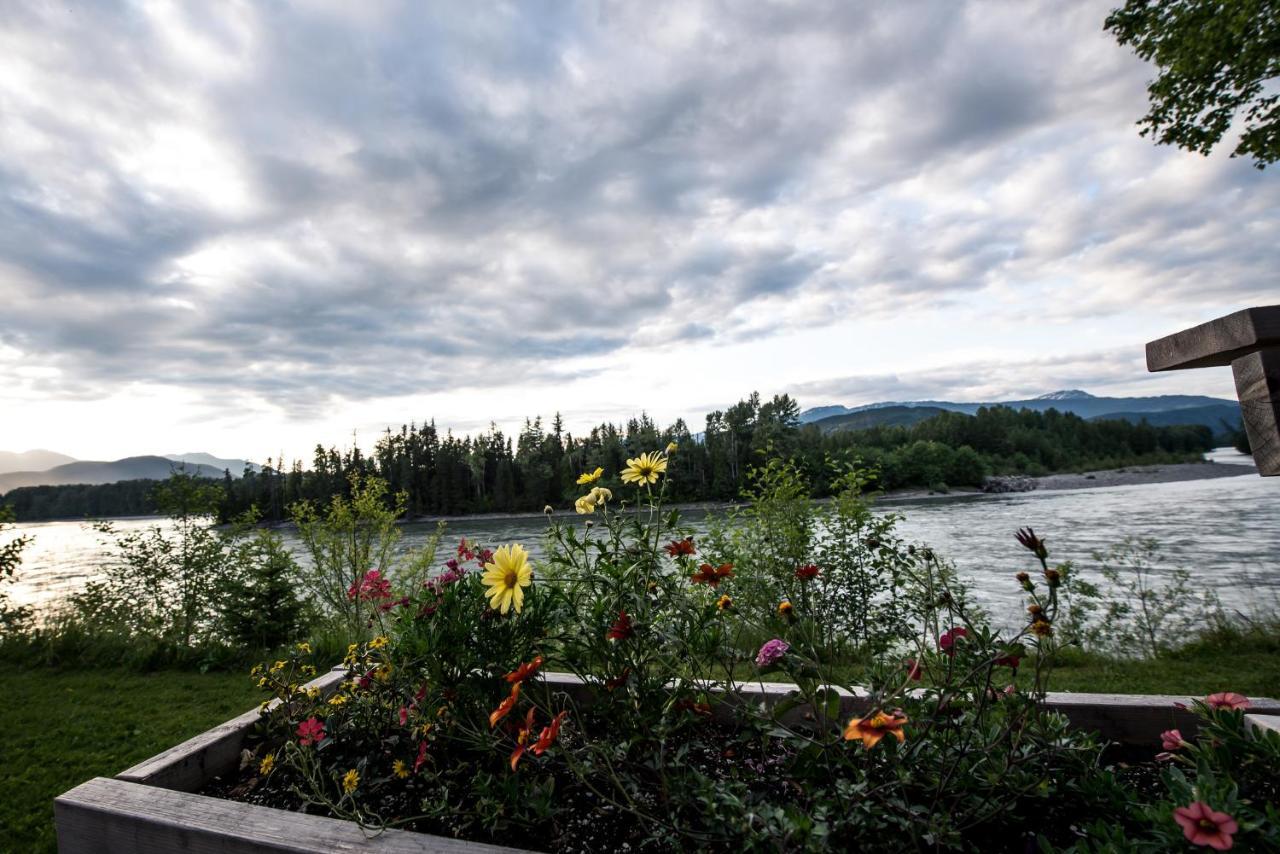 Skeena River House Bed & Breakfast Terrace Exterior photo