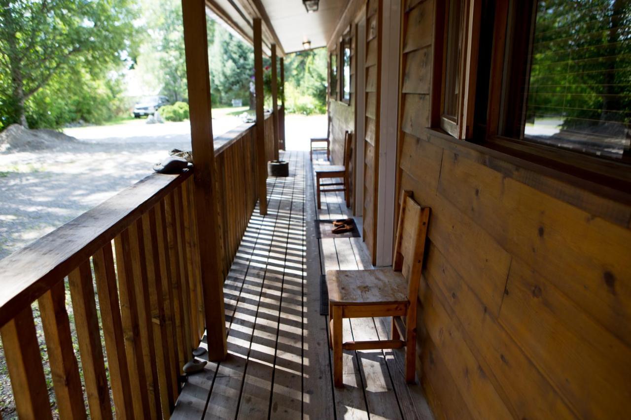 Skeena River House Bed & Breakfast Terrace Exterior photo