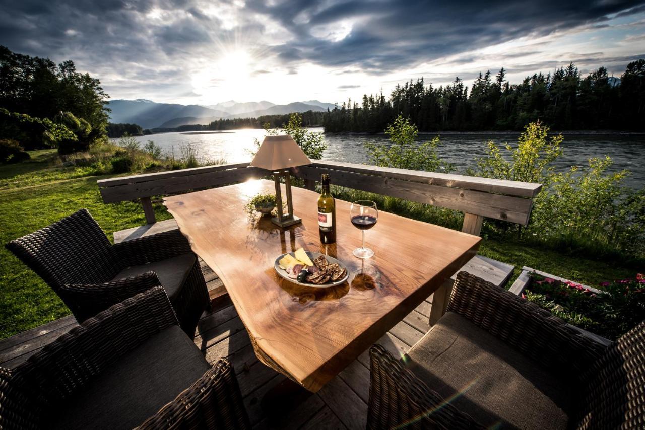 Skeena River House Bed & Breakfast Terrace Exterior photo