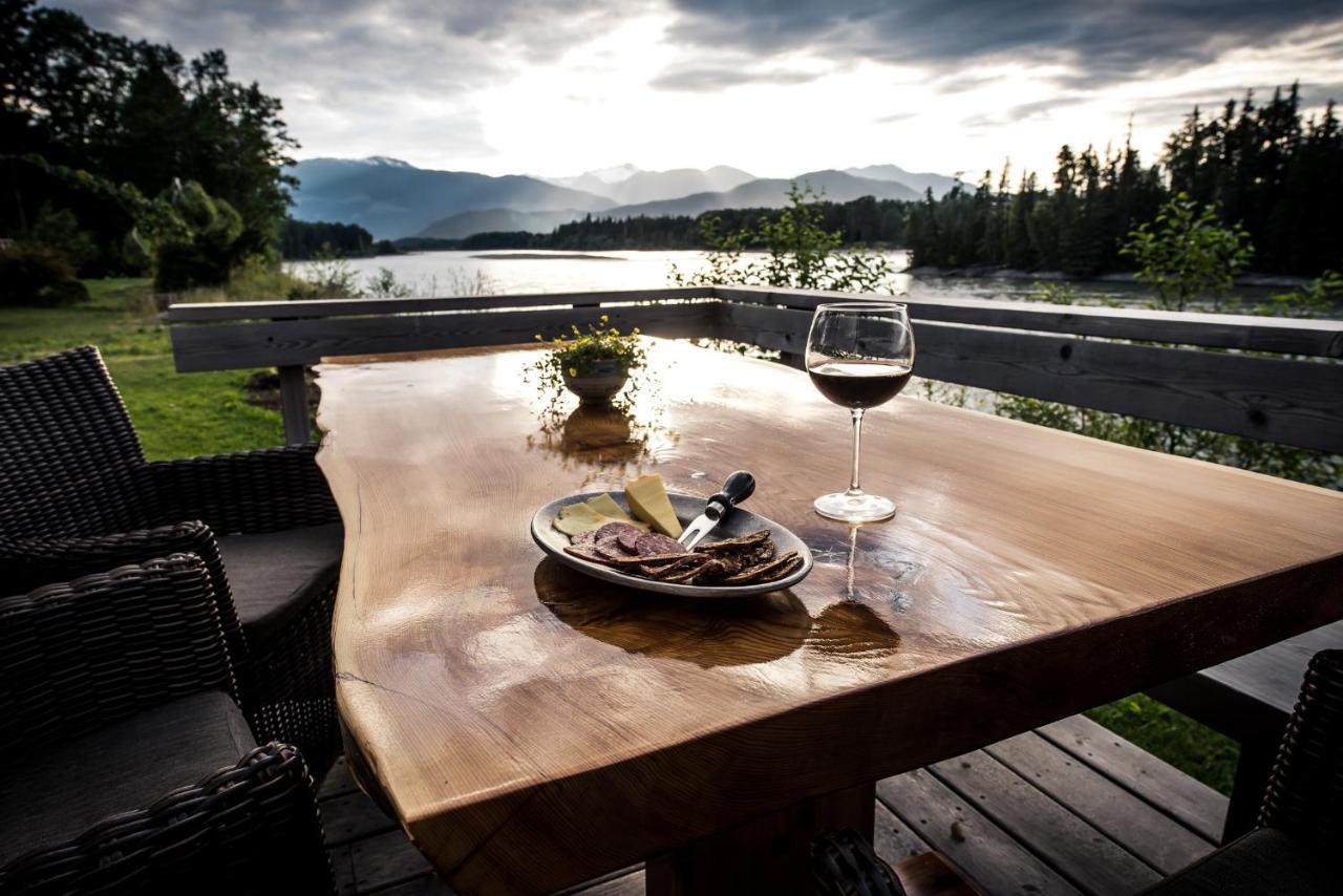 Skeena River House Bed & Breakfast Terrace Exterior photo