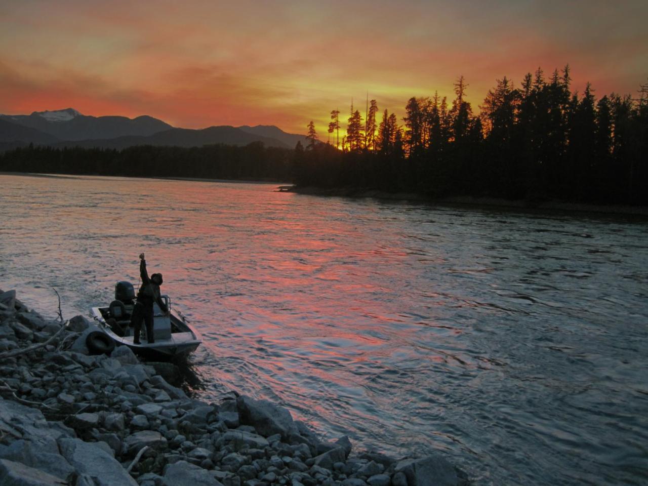 Skeena River House Bed & Breakfast Terrace Exterior photo